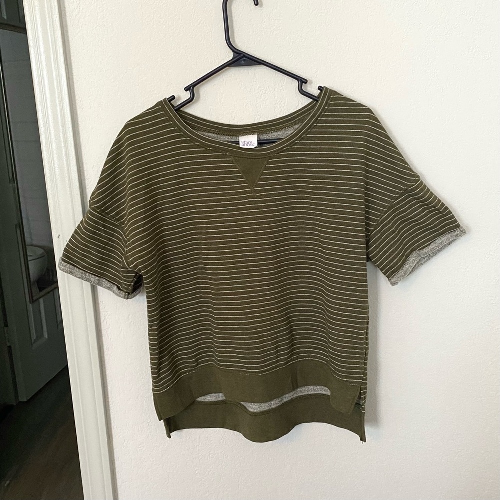 Cropped, short sleeve